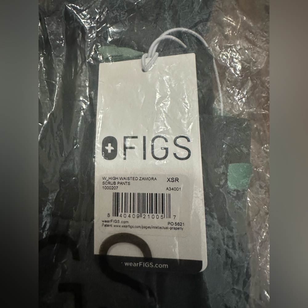 NWT High Waisted Zamora Jogger Scrub Pants in Bonsai Green. XS. SOLD OUT ONLINE.